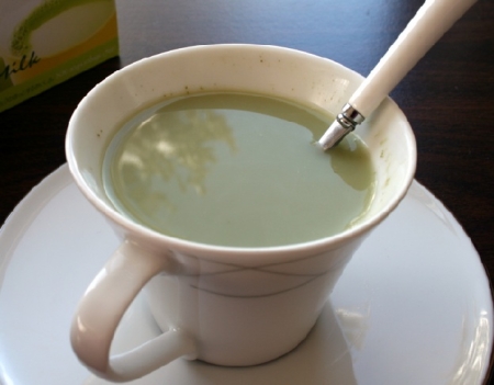 Mleko i zeleni čaj