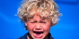 Kako lako umiriti ljutito i nervozno dete. Odličan trik koji deluje!