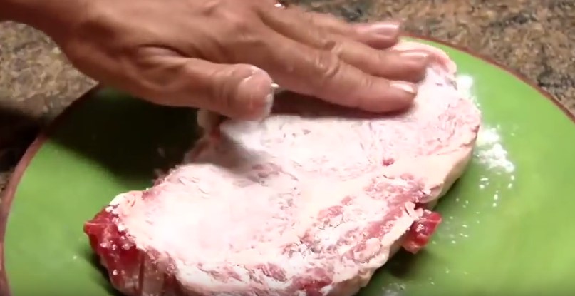 Kako meso učiniti mekšim i sočnijim prilikom pečenja.
