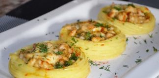 Krompirova „gnezda“ sa piletinom. Oduševite svoje ukućane!