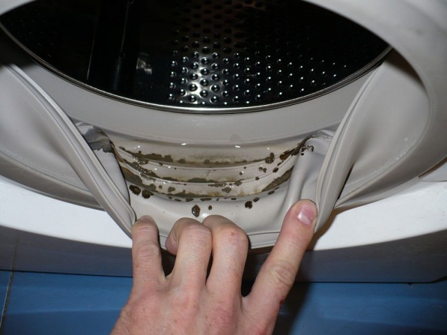 Kako eliminisati buđ i neprijatan miris iz veš mašine