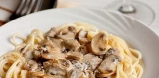 Špagete sa kremastim sosom od šampinjona