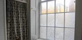 Kako ukrasiti prozore i zaštiti se od radoznalih pogleda. Originalna ideja!